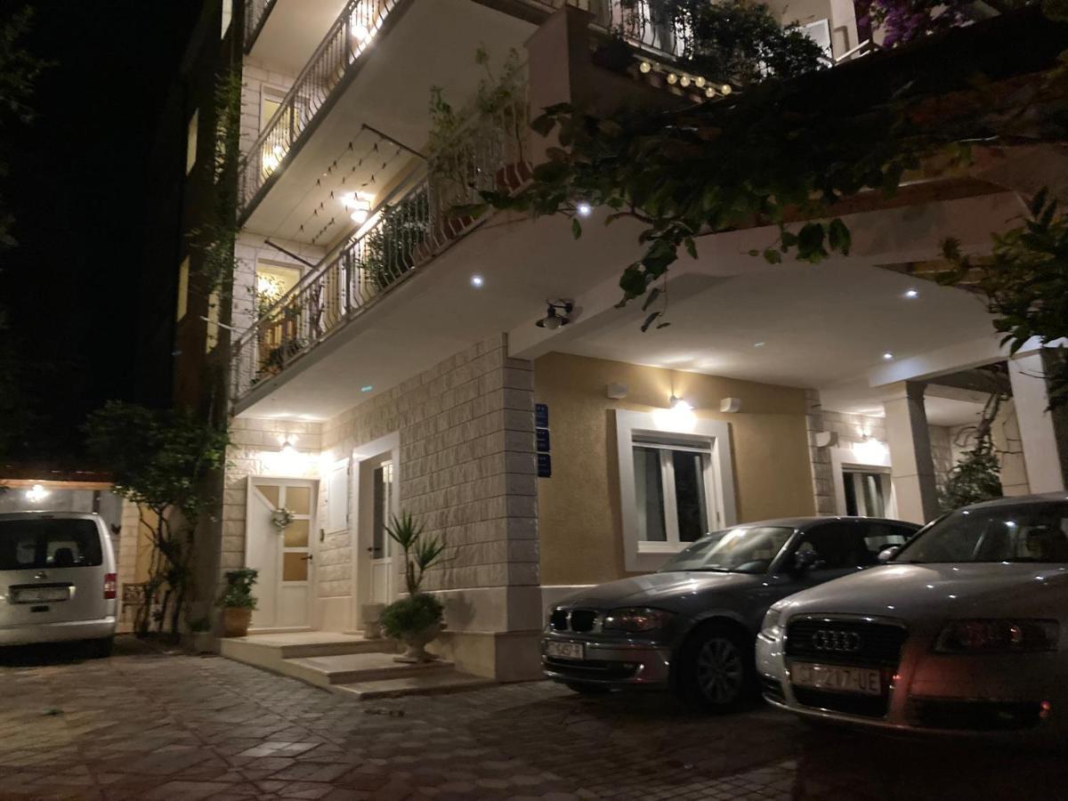 Guest House Adria Dugi Rat Exterior photo