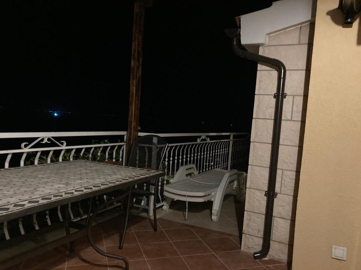 Guest House Adria Dugi Rat Exterior photo