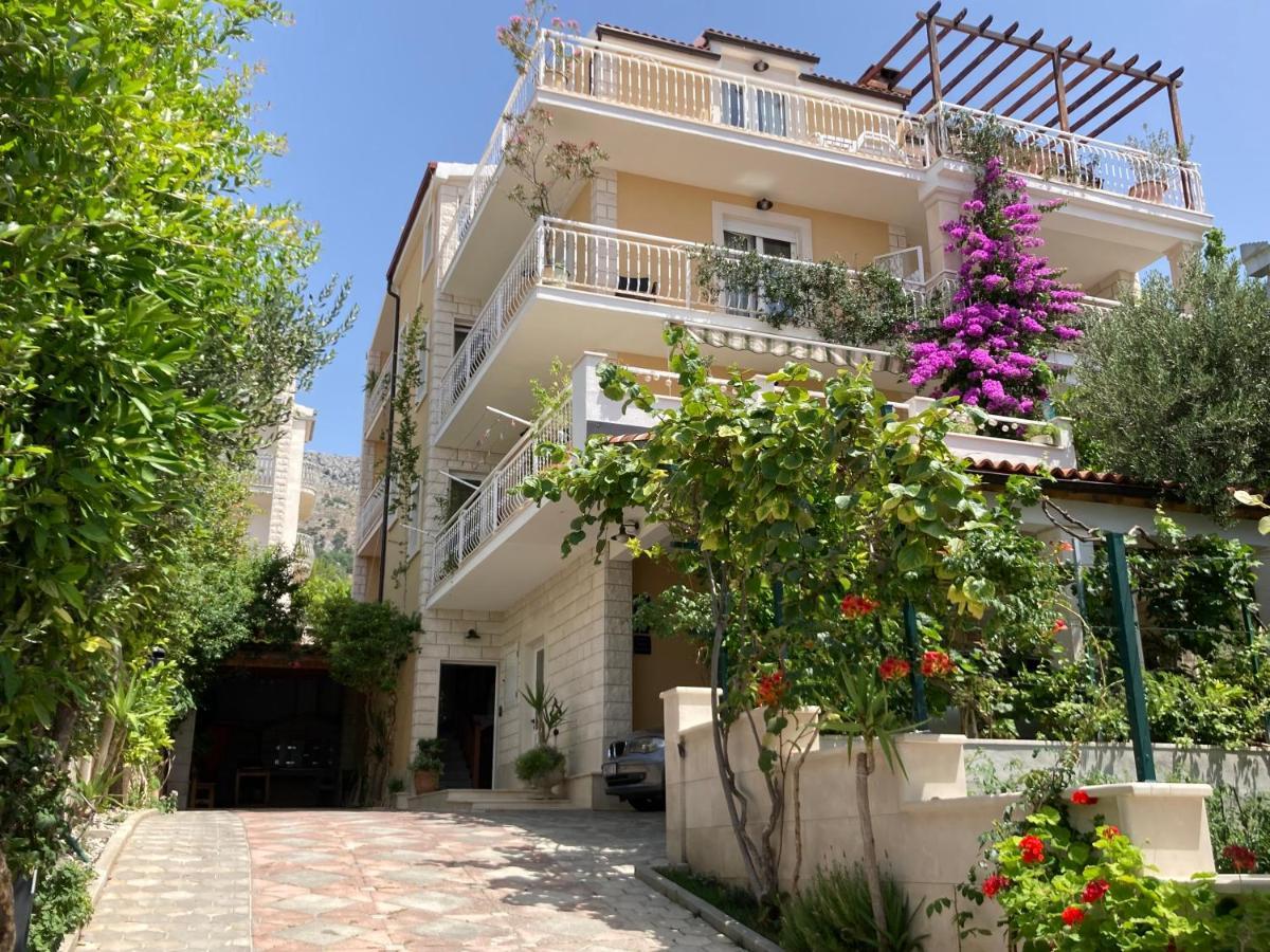 Guest House Adria Dugi Rat Exterior photo