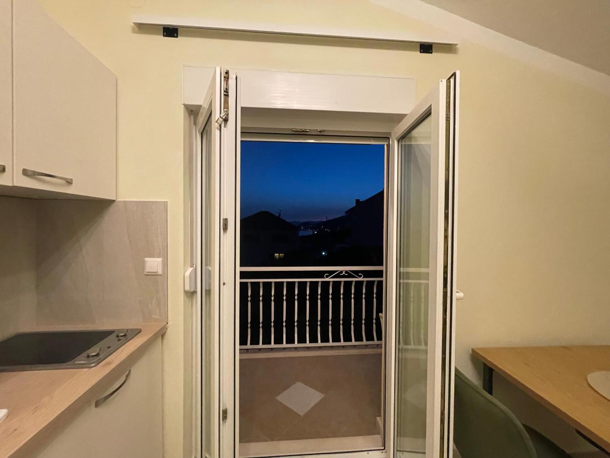 Guest House Adria Dugi Rat Exterior photo