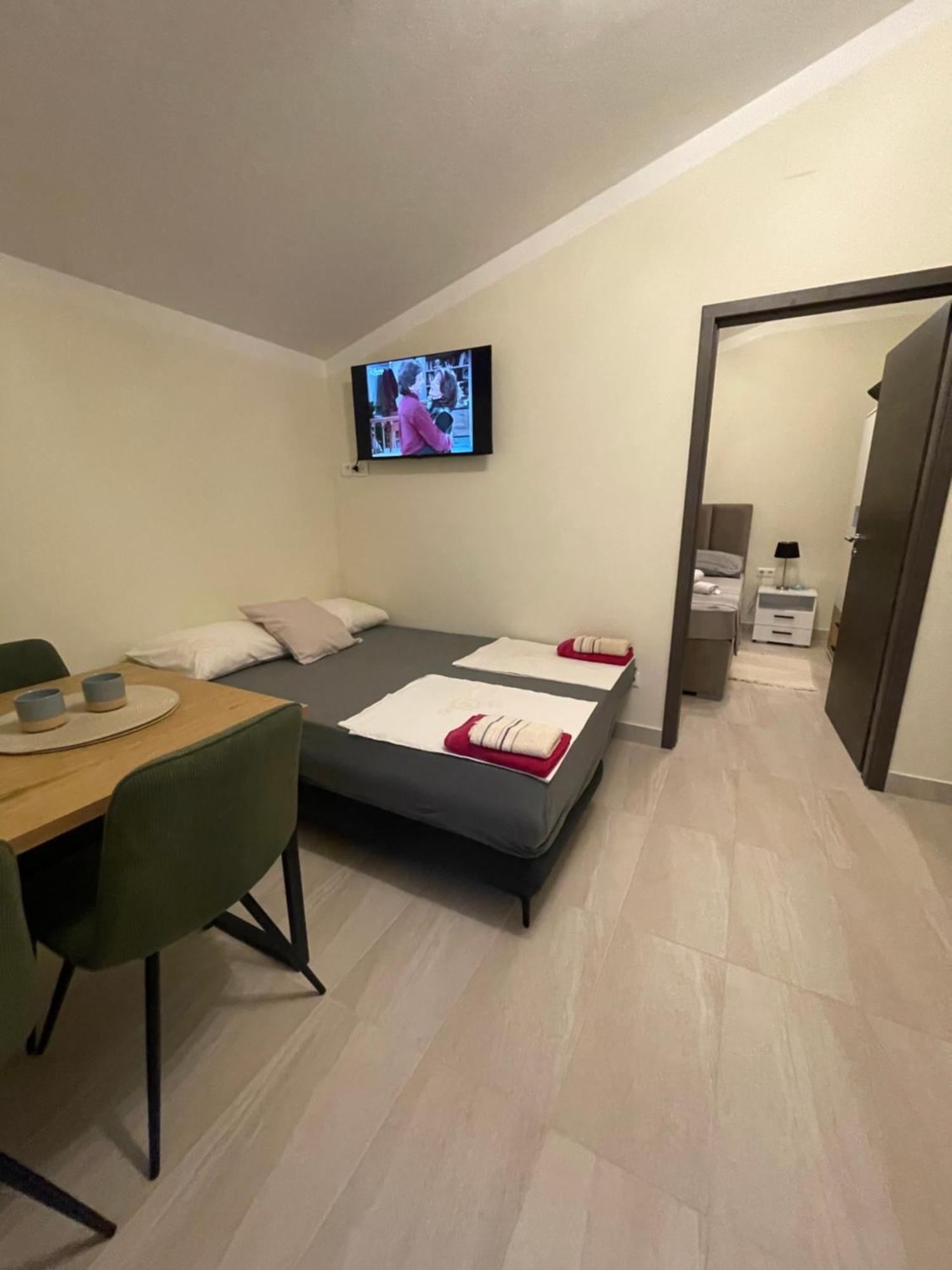 Guest House Adria Dugi Rat Exterior photo
